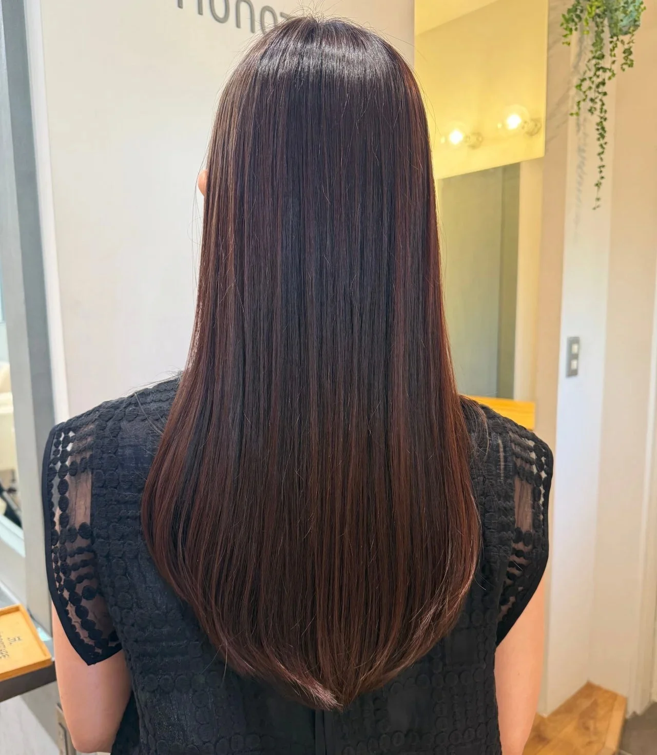 後ろから見た40代人気ロングヘア８位