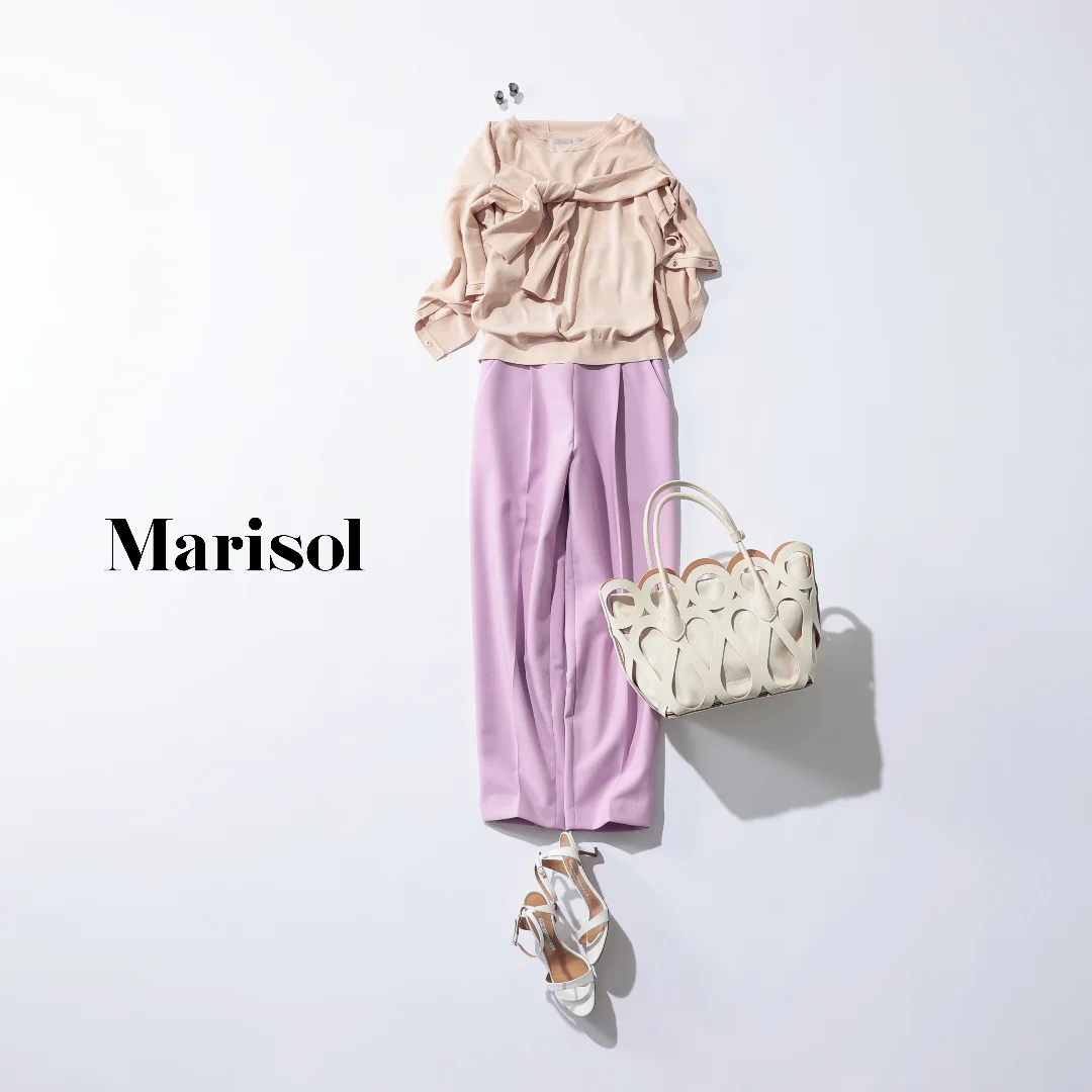 40代ファッション ピンクベージュアンサンブル×ラベンダーパンツ  ×サンダル コーデ