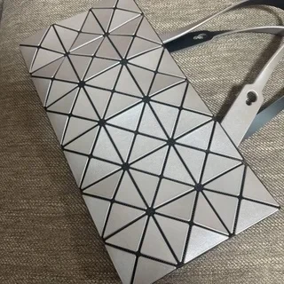 2025年美女組が選んだ、自分へのご褒美バッグ。今の私にしっくりくる“本当に使える名品”たち_1_16