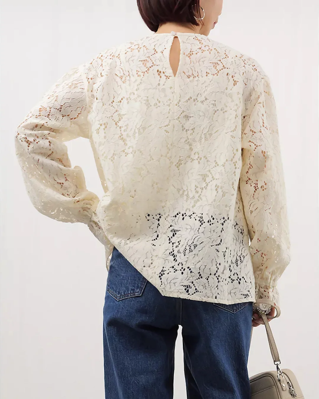 レースブラウス後姿