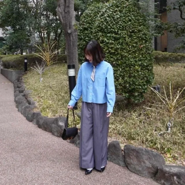 冬服のまま春コーデへ。40代の小物アップデート術_1_8-2