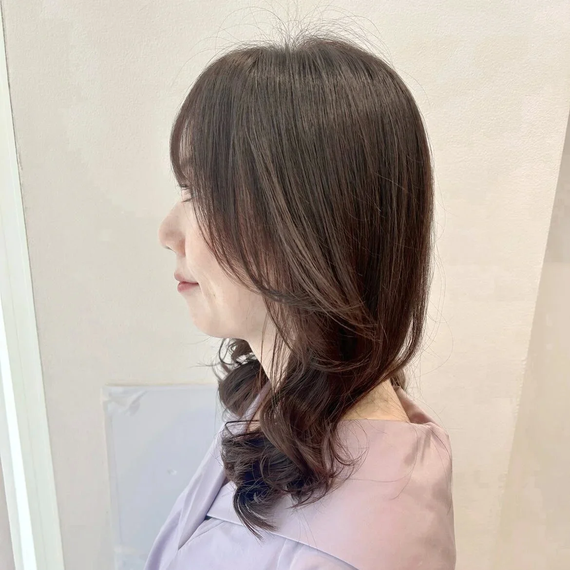横から見た 人気ミディアムヘアスタイル6位の髪型