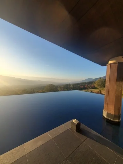 アクアダイニングで楽しむ絶景を望むアメリカンブレックファスト