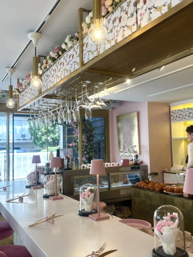 カウンター席がやたらと落ち着いてゆっくりできます