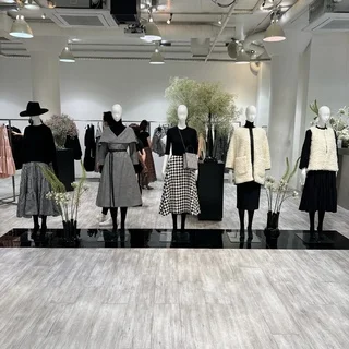 大人がステキに見えるスカート、SHE tokyo。2022AWの展示会へ。