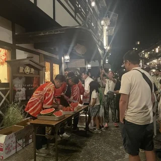 銀山温泉で癒しのひととき。川沿いの温泉と、まさかのスイカ振る舞い!?_1_4-2