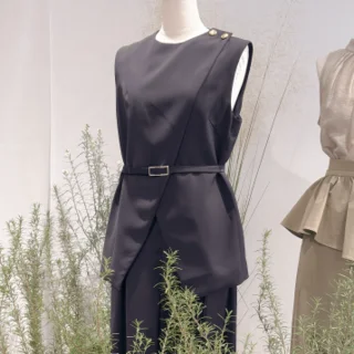 仕事と学校行事を一着で完結！品格を支える「アナウンサー服」が最強です【Audire】_1_10-1