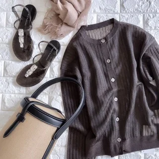 夏物買うならこの色！ 今から秋まで使えるコスパ服【Akaneの40代・コスパコーデ術#21】