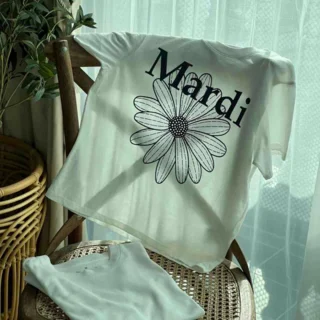 アラフォーコーデに取り入れたい！プチプラロゴTシャツ