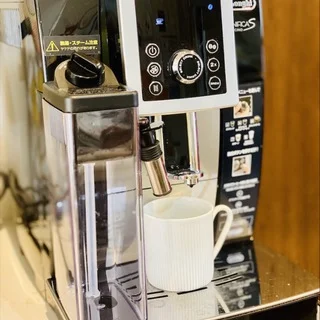 デロンギ　全自動コーヒーマシン