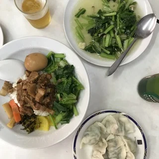 中華街で台湾グルメを満喫！【萬和樓 バンワロウ】の野菜たっぷり台湾料理