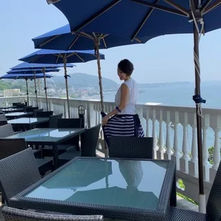 「イベントコーデ」葉山、海の見えるカフェテラス