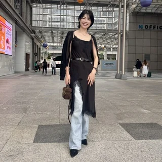 40代こそ楽しみたい“ランジェリー風ワンピ×デニム”の大人ミックスコーデ