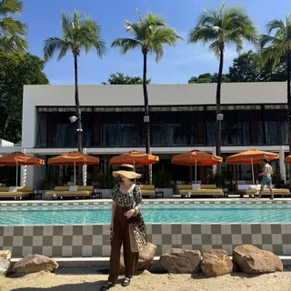 ビーチクラブが映え過ぎる！洗練された大人のリゾート