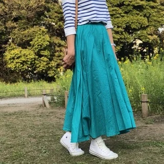 春のきれい色スカート