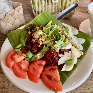 チェンマイで挑んだ禁断の一皿、【生肉のラープ】実食の記録。