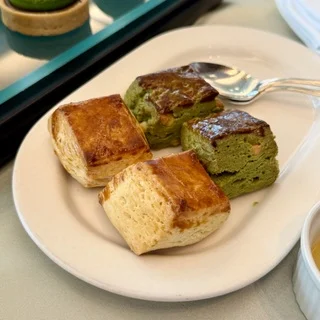ンラッド東京の抹茶アフタヌーンティー　限定フレーバーの抹茶スコーン