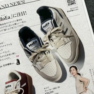 MoEaのスニーカー カタログ掲載写真