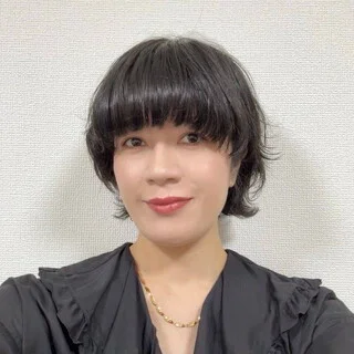 動きとやわらかさで魅せる大人のマッシュショート【40代のショートヘア】