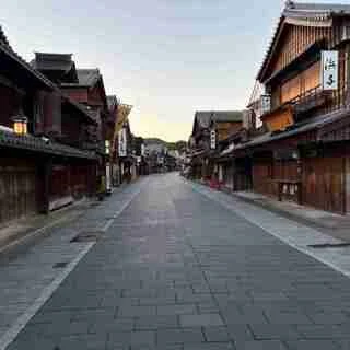 早朝のおかげ横丁