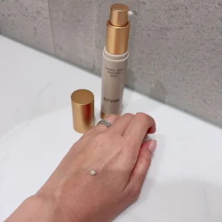 ポーセリンベージュ