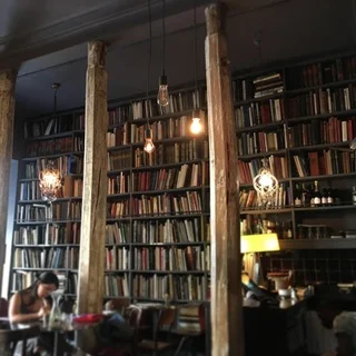 MerciのUsed Book Café