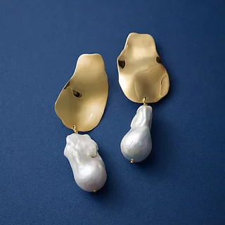 【40代の「アクセサリー」人気ランキング】フォーマルスタイルをスタイルを華やかに彩るアイテムに注目！｜2026冬ファッション