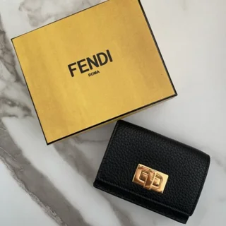 【FENDI】お財布新調しました！本年もよろしくお願いいいたします！