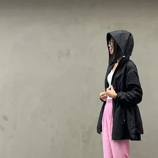 【モンクレール】梅雨冷えの季節に着たい軽めジャケット
