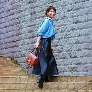 秋スイーツ巡りは、レザー×デニム