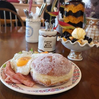朝からハッピーな時間を過ごせる場所発見！coffee &amp; baked LOCASA