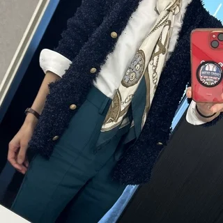 エグゼクティブ秘書のスカーフコーデ