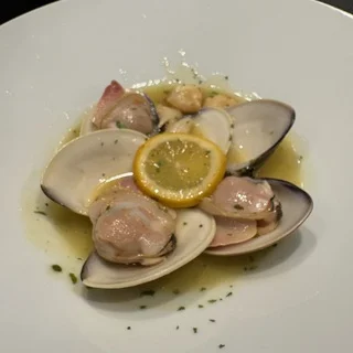 ハマグリのワイン蒸し
