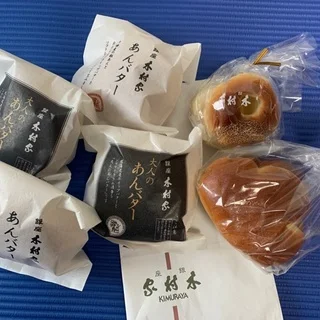 子ども達のお土産に買ったパン。あんバターパンは、一番人気