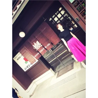 お盆休みのぶらり京都。ピンクのスカートで華やかさと元気をプラス！