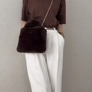 秋のおしゃれは小物から！猛暑でもOK！ファーバックで秋を先取り
