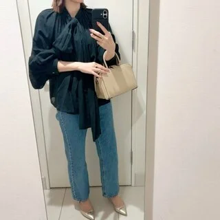 2026春夏もトレンドの続くボウタイブラウスブーム！カジュアル素材を選んで普段使いにも_1_8