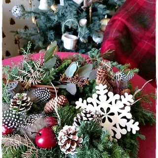 今年のクリスマスもヒバとモミの香りに包まれた手作りフレッシュリースで！