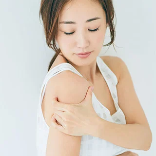 美容家・神崎恵さんの「二の腕」を作るマッサージメソッド