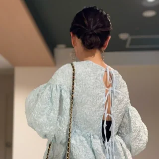 【アラフォーファッション】大人の華やかスタイル「お久しぶりの結婚式に招待されたら何着ていく？」