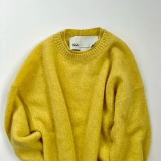 黒ばかりの冬に効く！TICCAのイエローニット