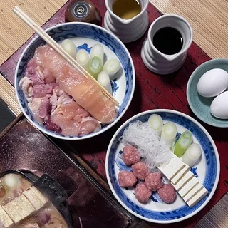 【神田ぼたん】創業明治30年の老舗で味わう名物鳥すき焼き