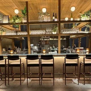 レストラン入り口のバーコーナー