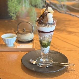 モンブラン×抹茶の最強コンビ！秋に食べたい贅沢パフェ！