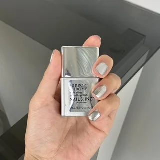 【冬ネイル】一塗りでキラキラ！NAILS INC(ネイルズインク)のシルバーポリッシュ