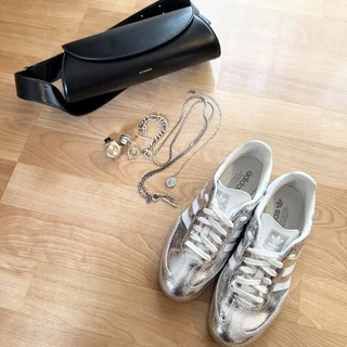 Since it&#039;s a skirt, I&#039;ll go for silver accessories to add a bit of spice.