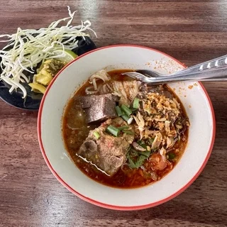  カオソーイじゃないほうのご当地麺【カノムチン・ナムギャオ】を食す in チェンマイ