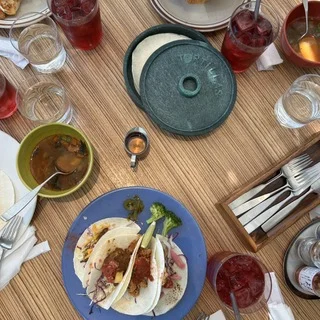 これはリピ確定！東京駅近くコスパ最強メキシカン「MUCHO – MODERN MEXICANO」でランチ会