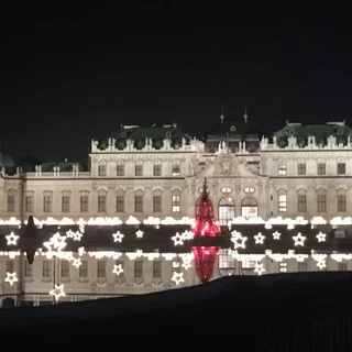 ウィーンのベルヴェデーレ宮殿のクリスマスマーケット