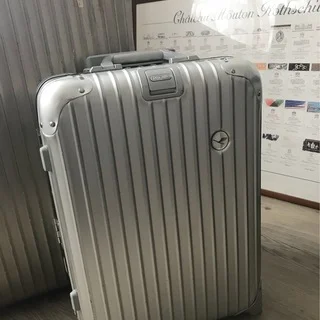 お気に入りのスーツケースを持って今年は何処へ行こう？